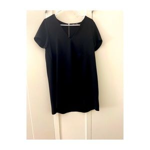Zara Black Dress with Back Zipper V-Neck Pullover Size M Basics Short Sleeve